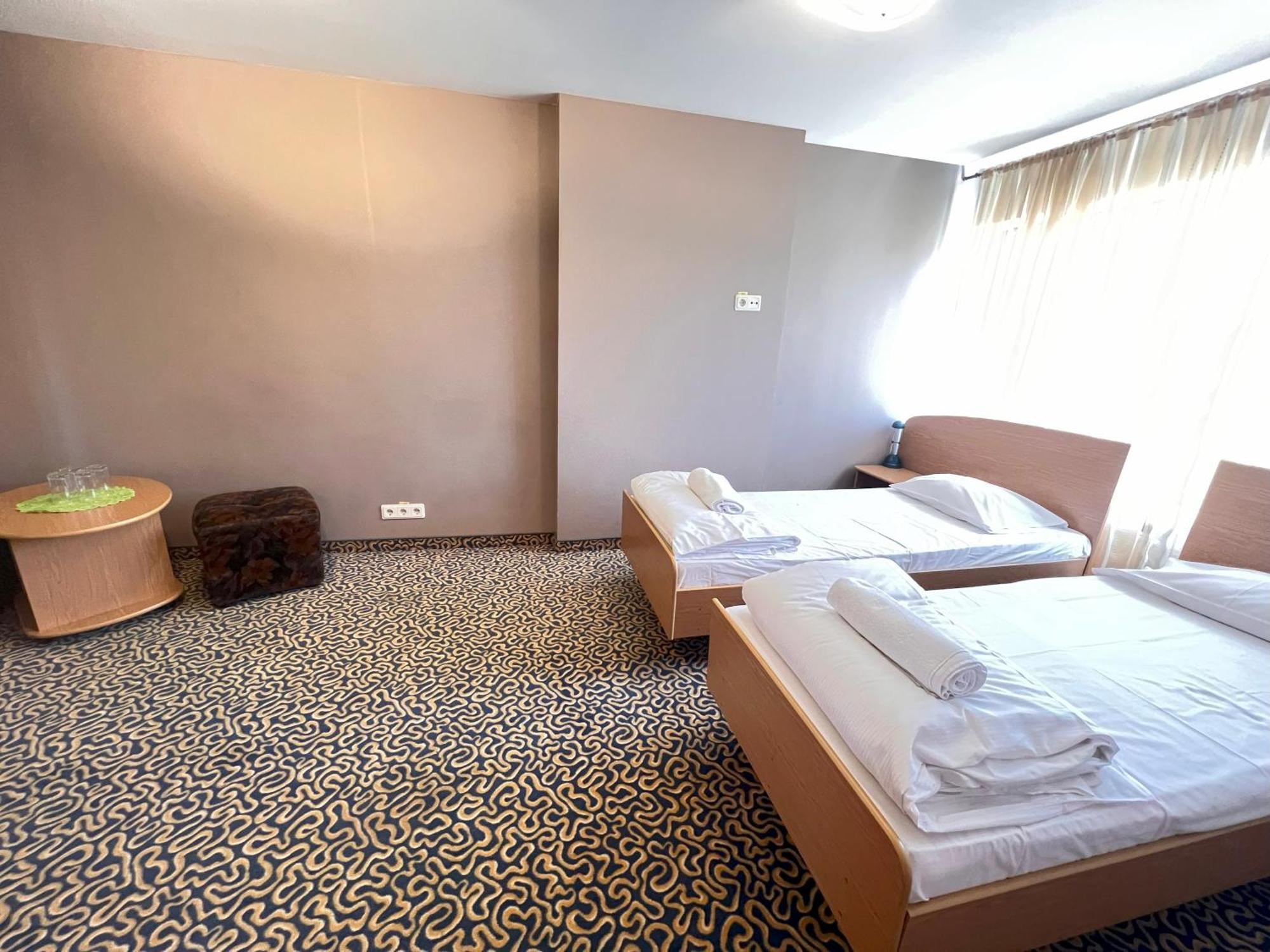 Park Hotel Ķekava Eksteriør billede