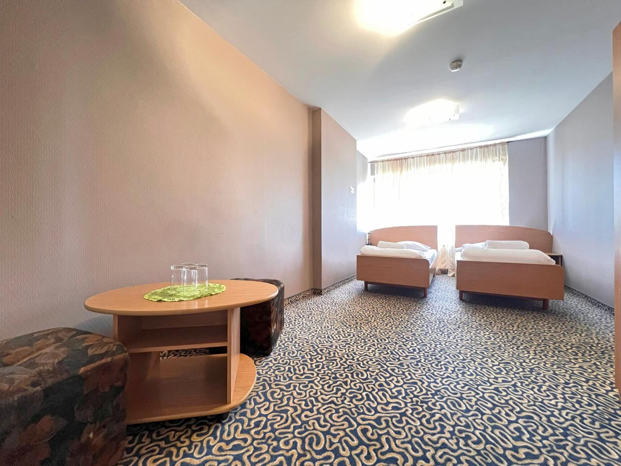 Park Hotel Ķekava Eksteriør billede